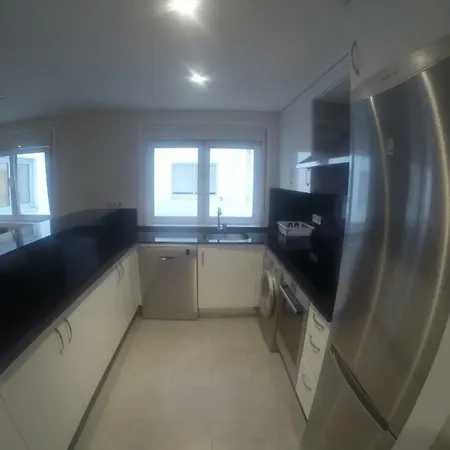 Apartamento Cerca De Riazor, 3 Habitaciones, Impecable *